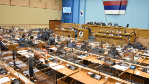 RS ide u 'uzburkane vode': Danas o zabrani objave Schmidtovih odluka