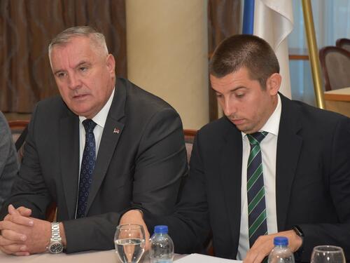 RS tjera privatnike da se odreknu zarade da bi 'kupila' socijalni mir