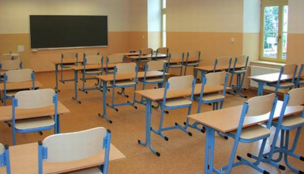 RS: Učenici od prvog do petog razreda se vraćaju u školske klupe