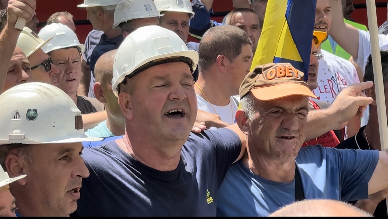 Rudari na kraju protesta otpjevali 'Šehidski rastanak'