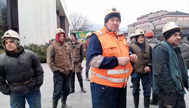 Rudari prekinuli radnički neposluh, Rudniku uplaćen novac za isplatu plaća