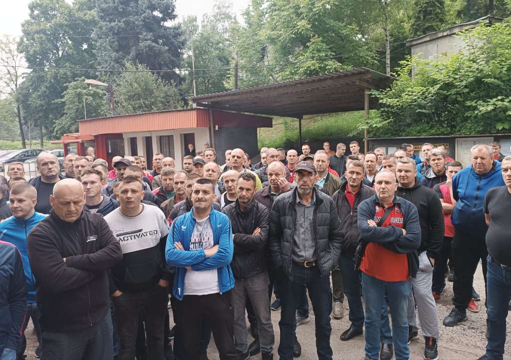 Rudari se okupili ispred zgrade Uprave RMU, direktor Hukić podnio ostavku