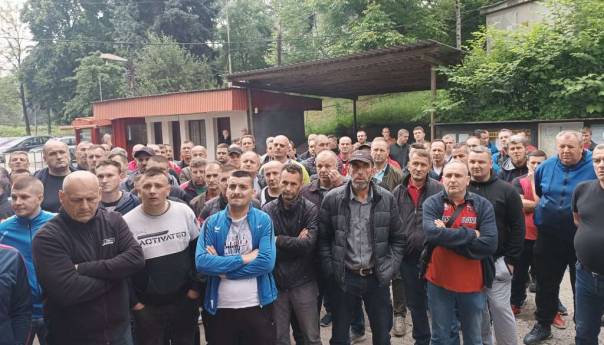 Rudari se okupili ispred zgrade Uprave RMU, direktor Hukić podnio ostavku