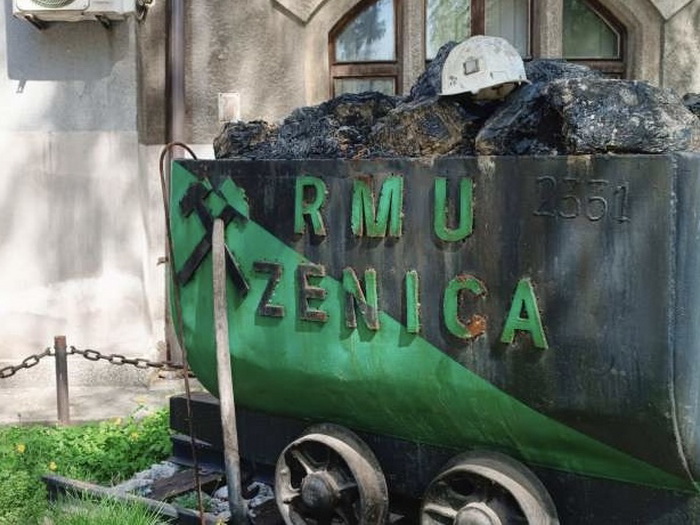 Rudnik ne radi, uglja nema, ali plate stižu