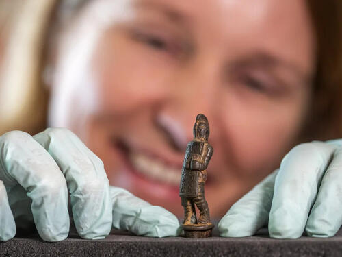 Rukohvat noža u obliku gladijatora otkriva rimski kult slavnih