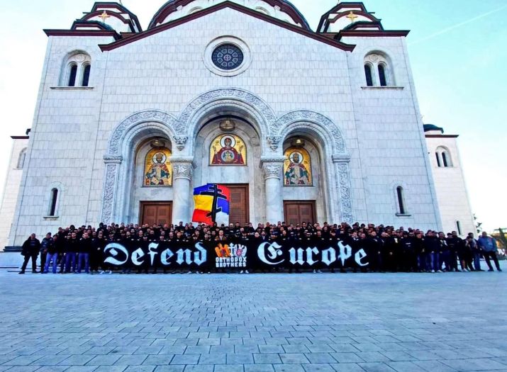 Rumuni pred Zenicu sa srpskim navijačima: "Brane Evropu" iz Beograda