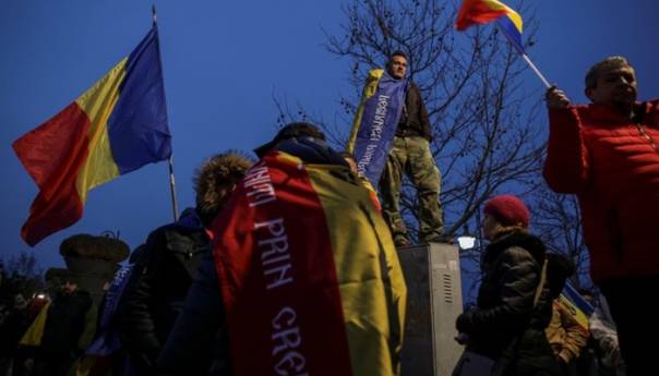 Rumuni prosvjedovali protiv mjera, prozivali “medicinske diktatore”