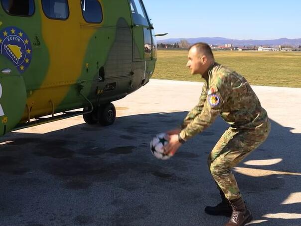 Rumunski vojnici u EUFOR-u poželjeli sreću svojoj reprezentaciji protiv BiH
