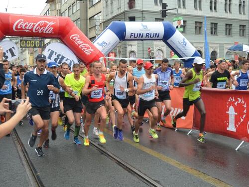 Foto: 'Run Fest Sarajevo 2023': Takmičari iz Kenije pobjednici polumaratona