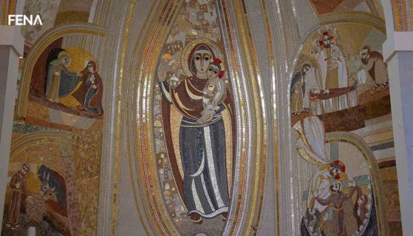 Rupnik i 24 umjetnika dovršili veličanstveni mozaik u Franjevačkoj crkvi 