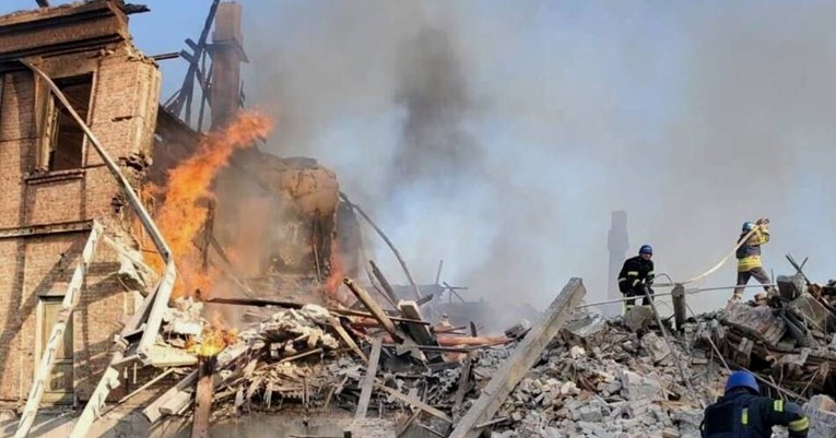 Rusi bombardirali školu u Luhansku