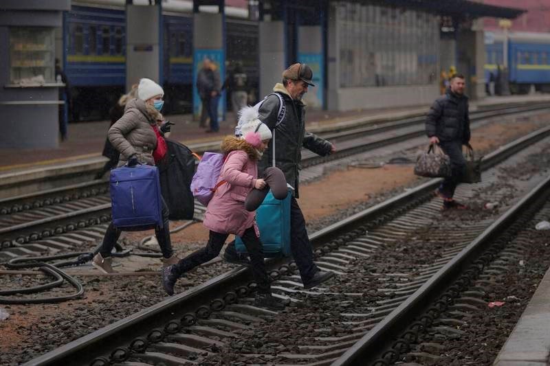 Prekinuta evakuacija iz Mariupolja: Rusi pucaju uprkos primirju