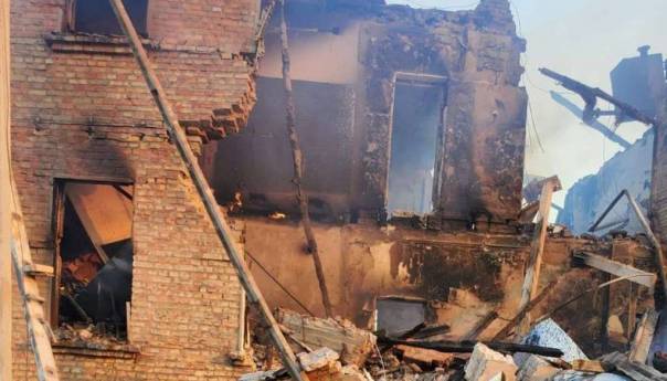 Rusi nastavljaju napad na branitelje u čeličani u Mariupolju