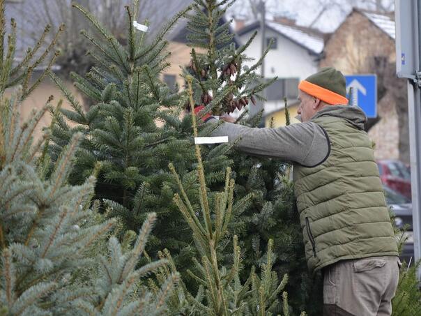 Rusi nezadovoljni cijenama: 'Neki ne mogu kupiti ni jelku na sniženju'
