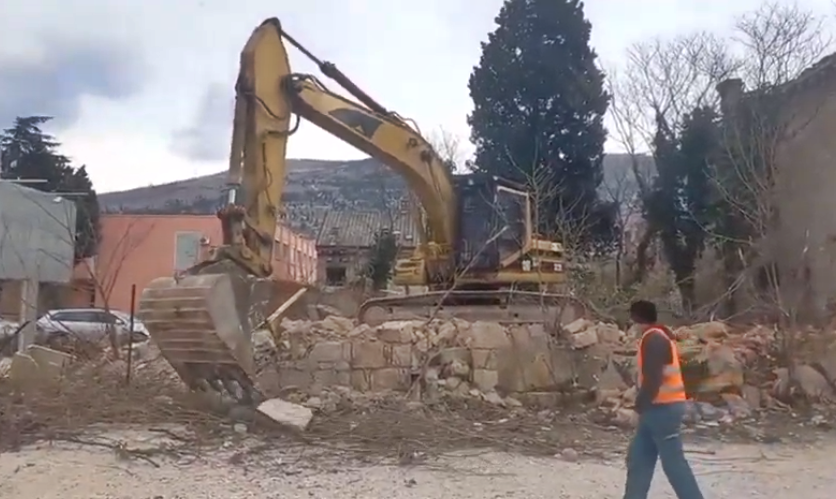 Ruši se nekadašnja Željeznička zgrada 'Ćiro'