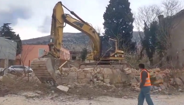 Ruši se nekadašnja Željeznička zgrada 'Ćiro'