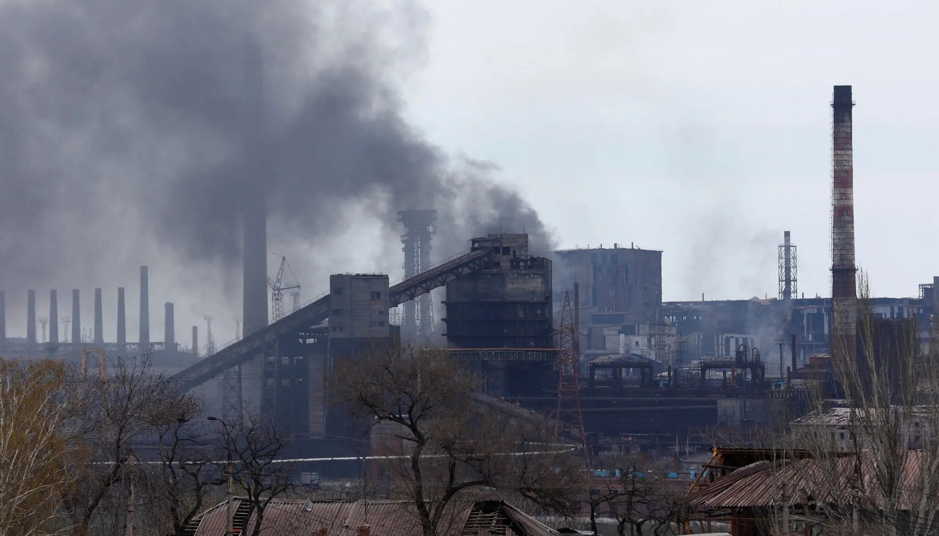 Rusija bombarduje Ukrajinu, istok zemlje gori