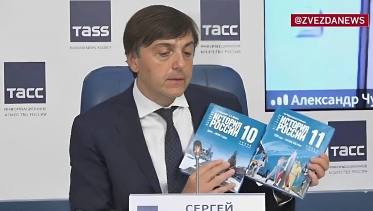 Rusija izdala novi školski udžbenik, pozivaju učenike da se priključe vojsci