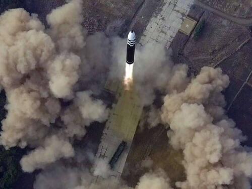 Rusija lansirala raketu Sojuz sa dva satelita za praćenje svemirskog vremena oko Zemlje