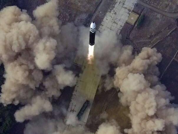 Rusija lansirala raketu Sojuz sa dva satelita za praćenje svemirskog vremena oko Zemlje