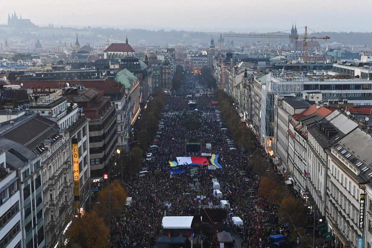 Rusija raspiruje masovne proteste u Pragu