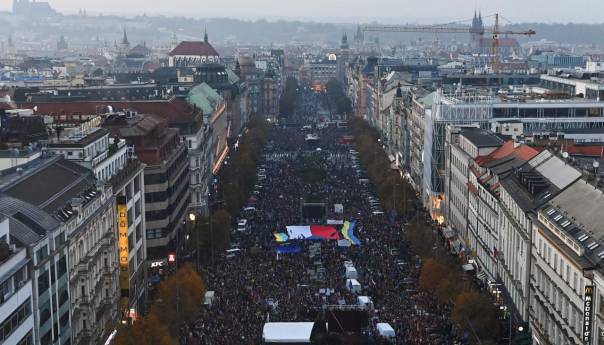 Rusija raspiruje masovne proteste u Pragu