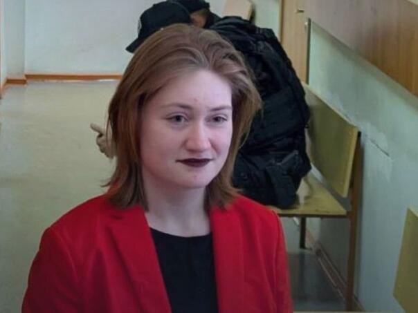 Ruska 19-godišnjakinja aktivistkinja osuđena na tri godine zatvora zbog poezije