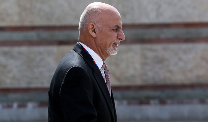 Ruska Ambasada: Ghani pobjegao sa vozilima punim novca