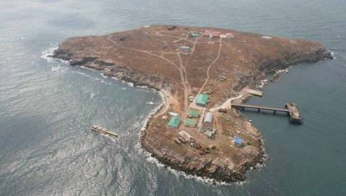 Ruske snage povukle se s ukrajinskog Zmijskog otoka