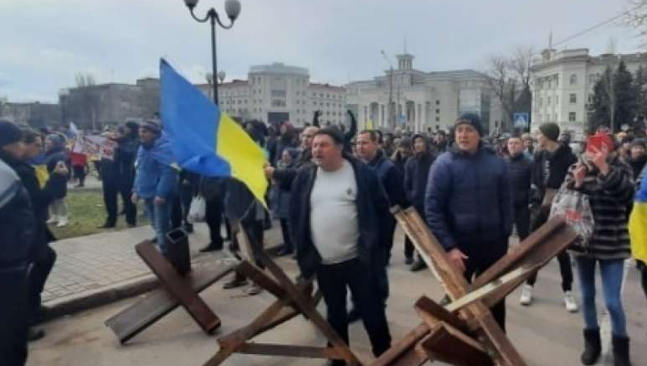 Ruske trupe pucaju na demonstrante u Hersonu