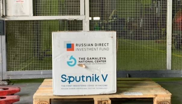 Ruske vakcine ocarinjene i odvezene sa Aerodroma Sarajevo