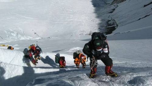 Ruski alpinista poginuo u kampu na Mount Everestu
