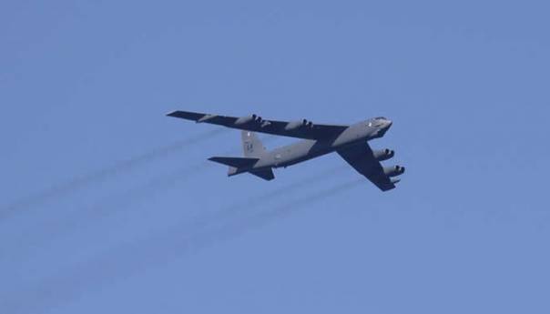 Ruski avioni presreli bombarder SAD-a na nesiguran način