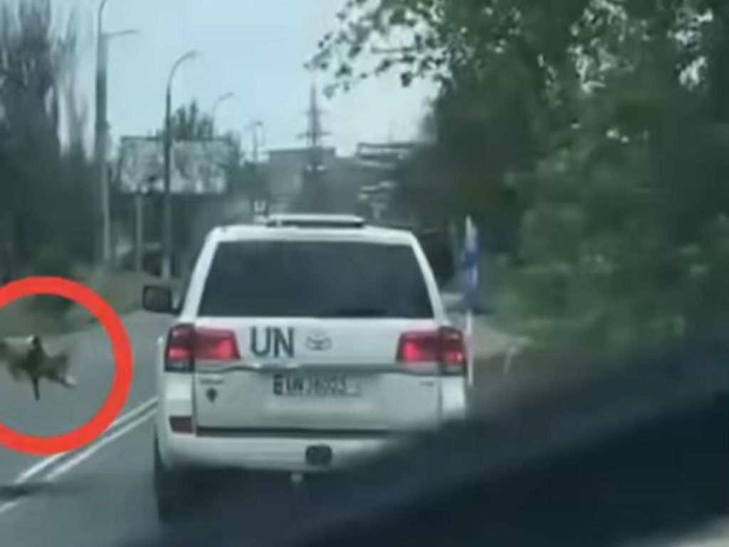 Ruski dron pogodio vozila UN-a u Hersonu