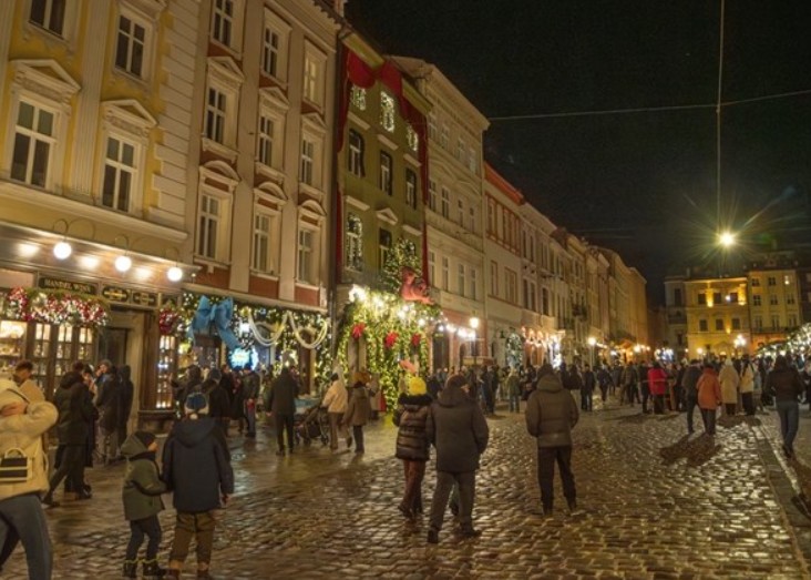 Ruski grad slavi Novu godinu prkosom: Ulice pune života uprkos ratu