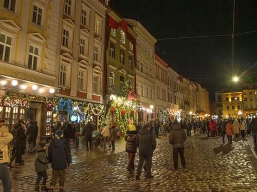 Ukrajinski grad slavi Novu godinu prkosom: Ulice pune života uprkos ratu