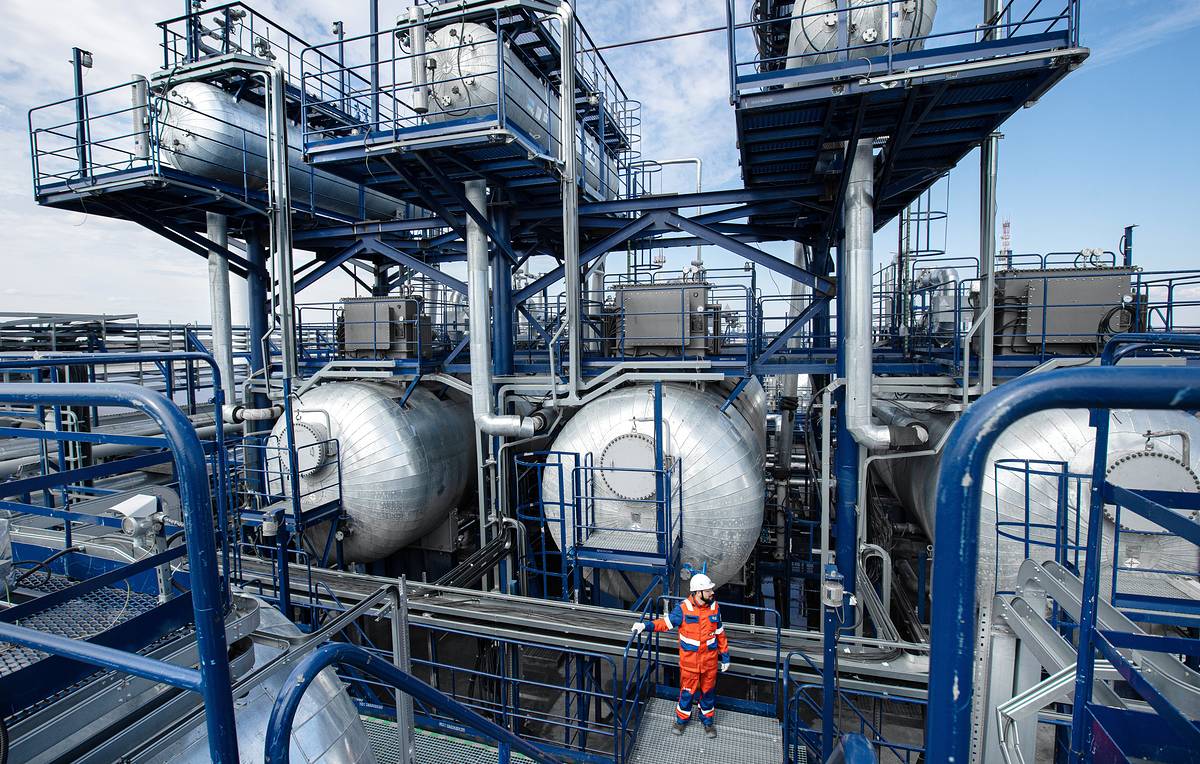 Ruski prihodi od izvoza nafte i gasa pali za skoro 40 posto u januaru