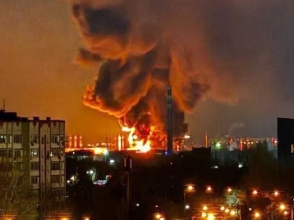 Ruska skladišta nafte u plamenu: Ukrajinski dronovi nanijeli milijarde štete