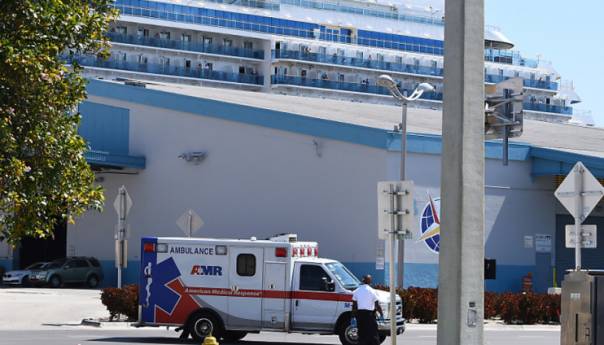 S kruzera na Floridi prevezeno 14 osoba u bolnicu, jedna umrla