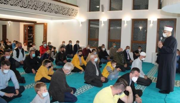 S prvom teravijom džamija u Gornjem Zaliku širom otvorila vrata