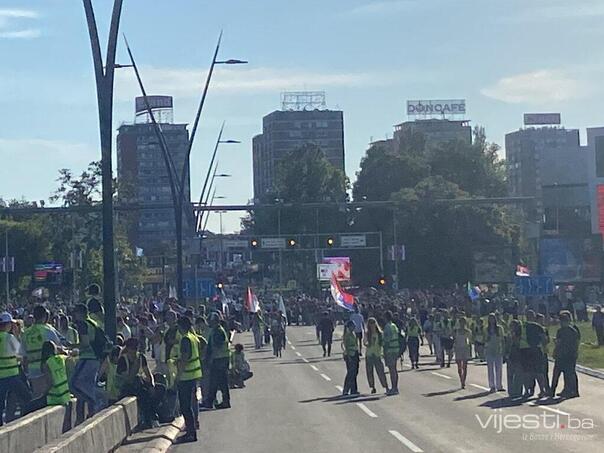 Sa protesta u Srbiji zatraženi vanredni izbori, studenti najavljuju građansku neposlušnost