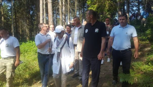 Sa učesnicima 'Marša mira' krenula i potpredsjednica FBiH Melika Mahmutbegović