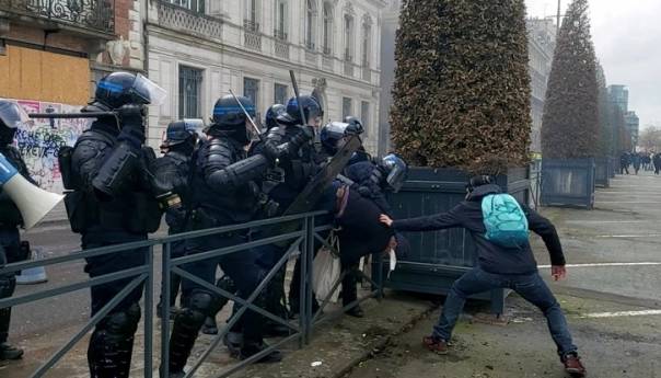 Sa zebnjom se iščekuje još jedna noć u Francuskoj