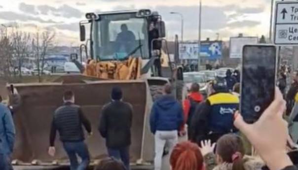 Šabac: Bagerom na ljude, maskirani huligani napali demonstrante