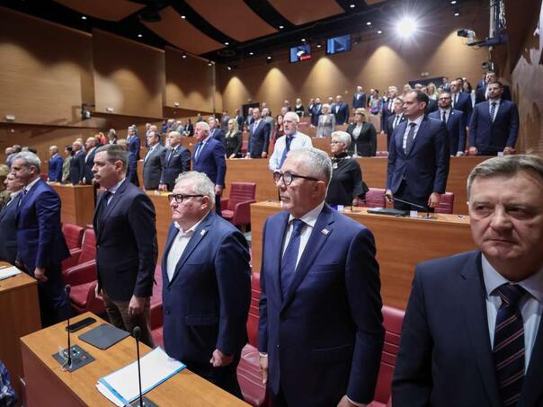 Saborski zastupnici i članovi Vlade odali počast papi Franji