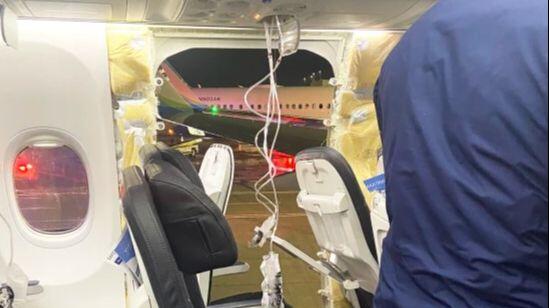 SAD: Avion sa 180 putnika prinudno sletio
