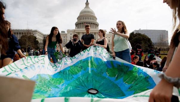 SAD i zvanično napustile Pariški klimatski sporazum