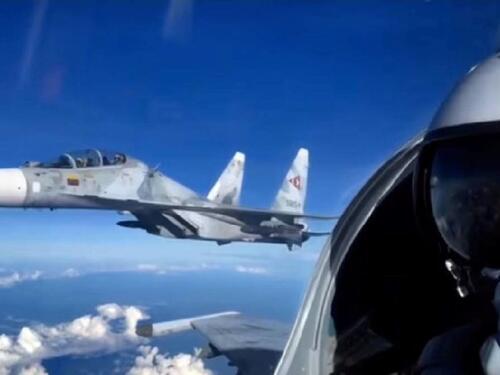 SAD poslao brodove, Venecuela digla ruske avione