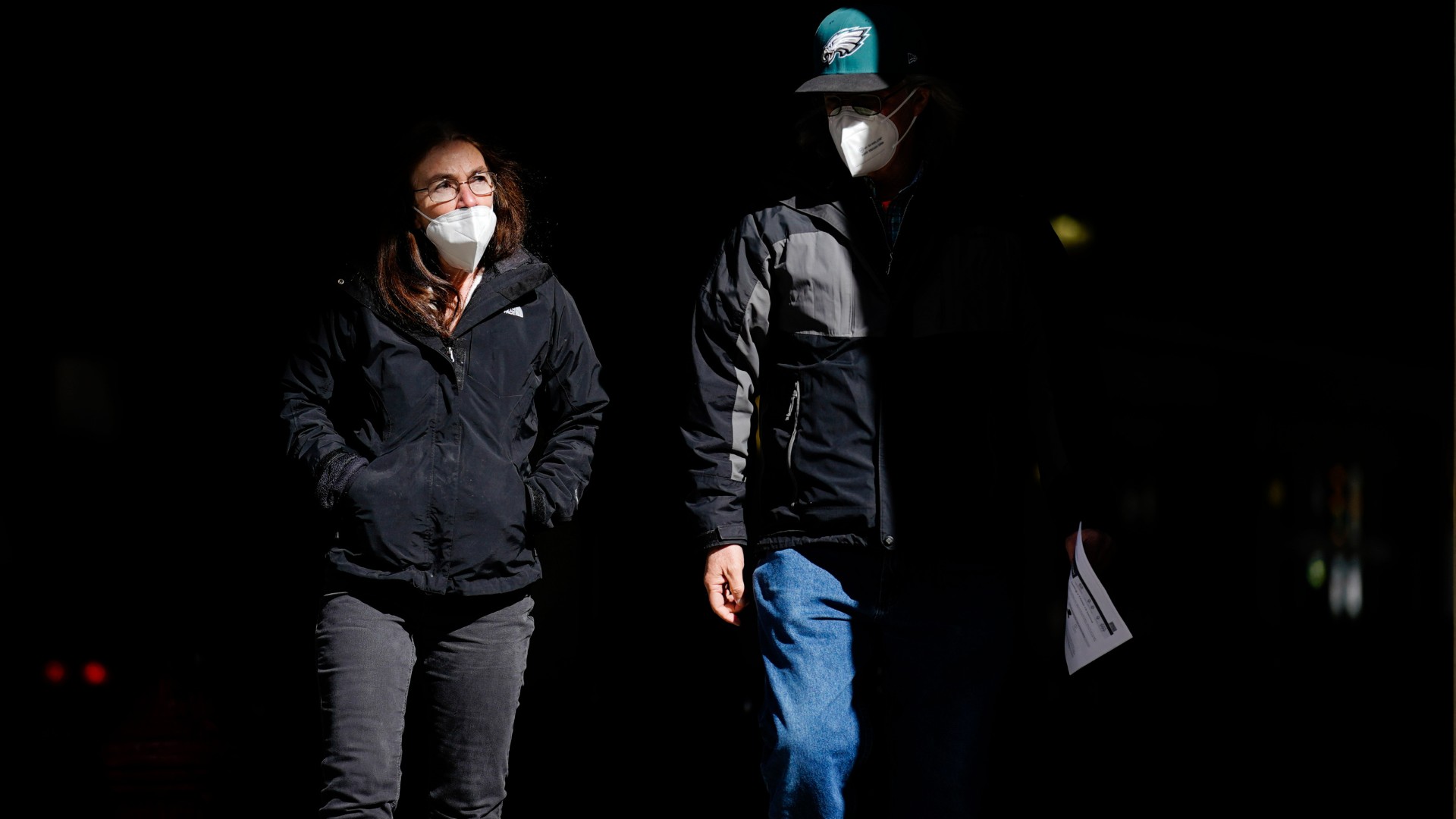SAD: Potpuno vakcinisane osobe ne moraju nositi maske na otvorenom
