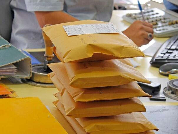 SAD smanjuje carine na male kineske pošiljke, ali zadržava naknadu